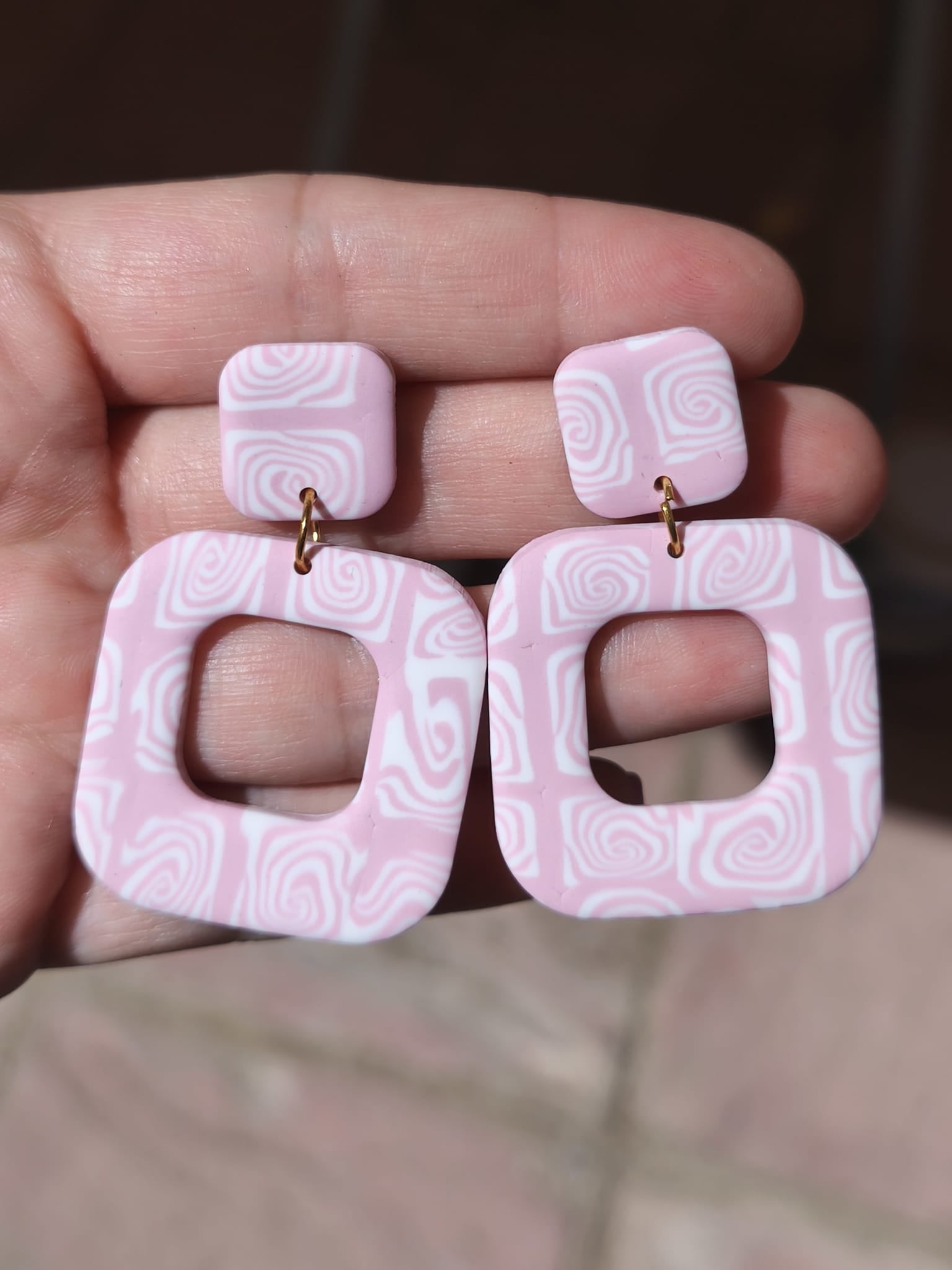 Ale rosa y blanco