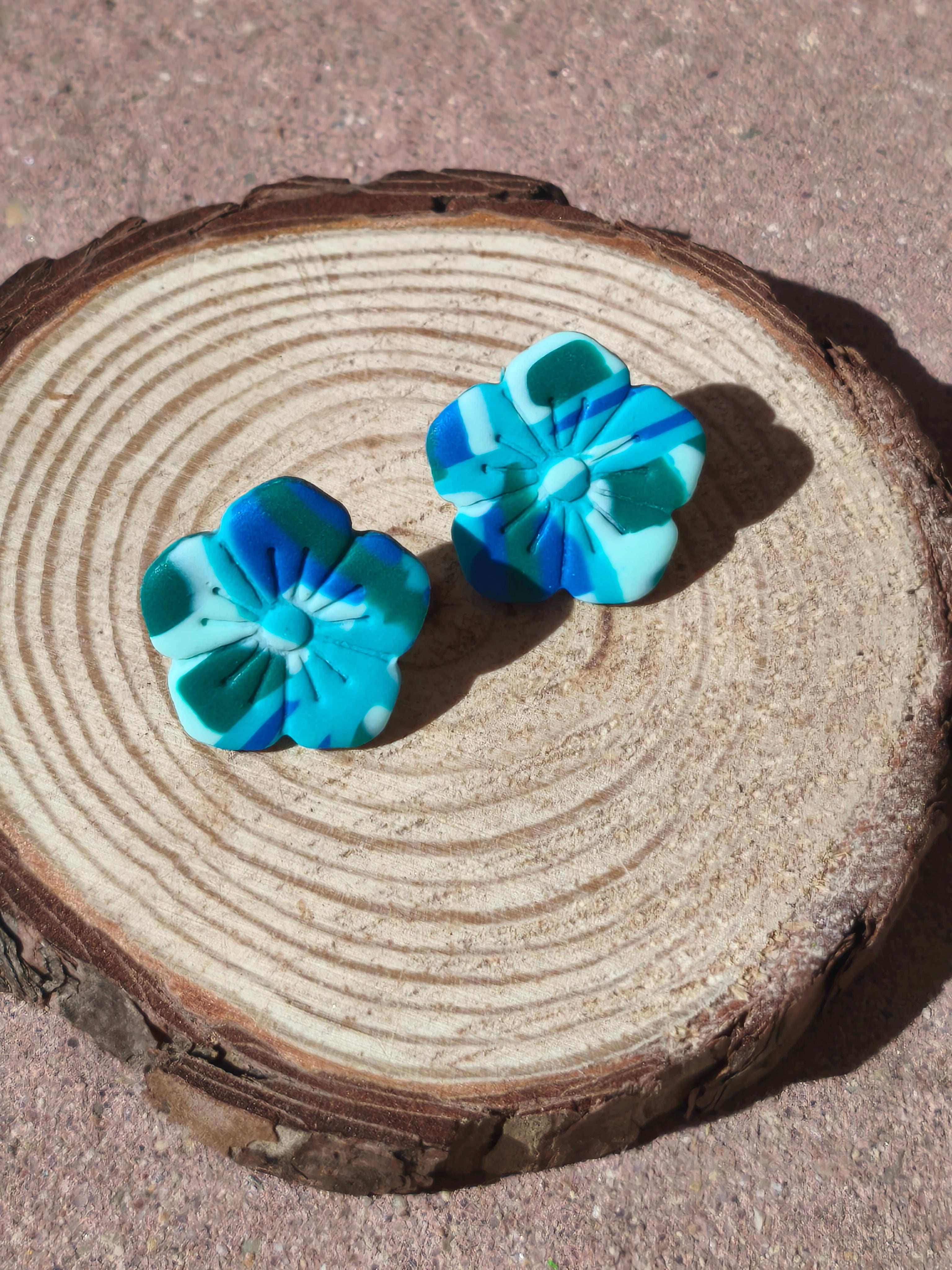 Flor azul y verde