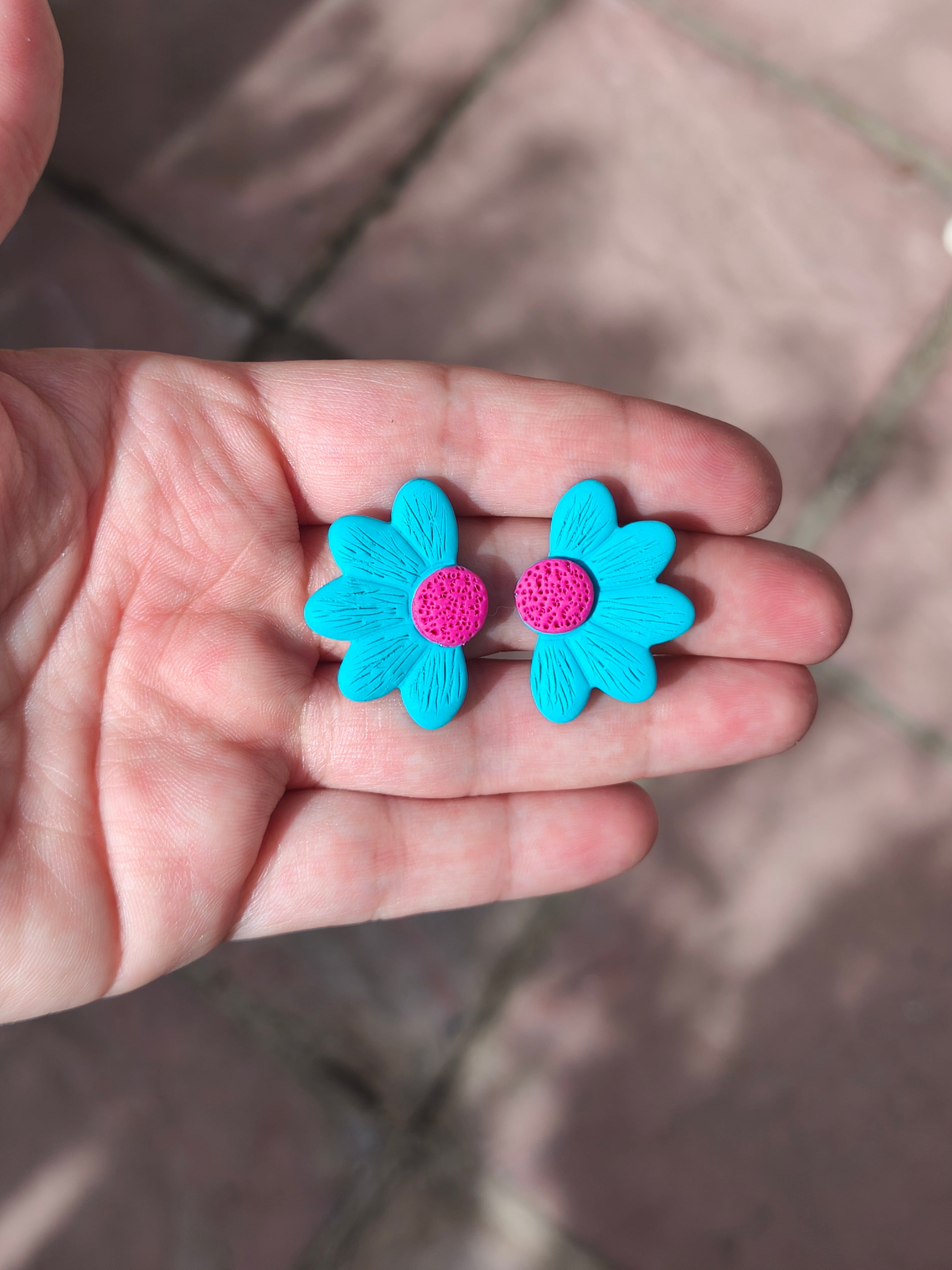 Bellis azul y fucsia