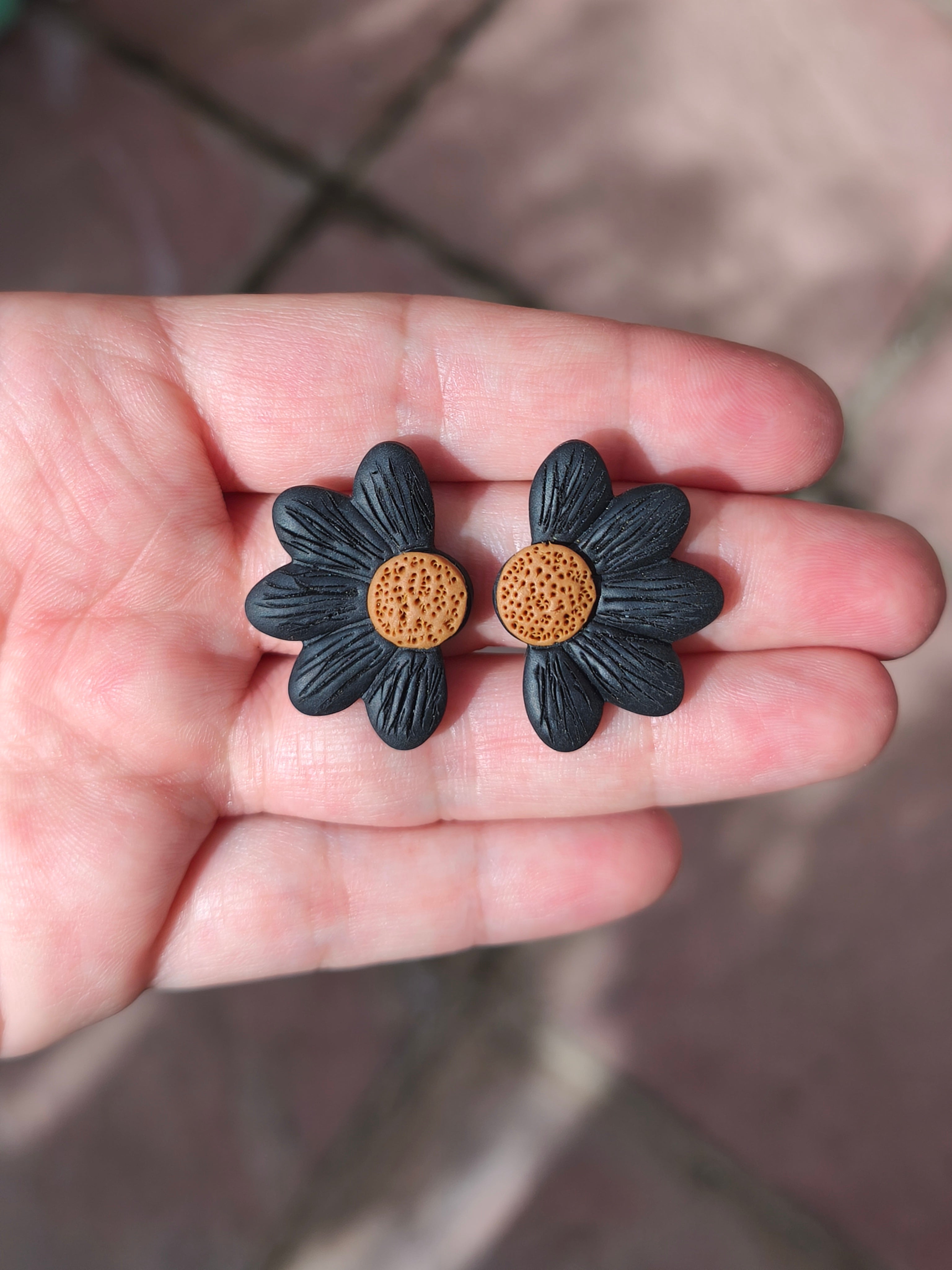 Bellis negro y marrón